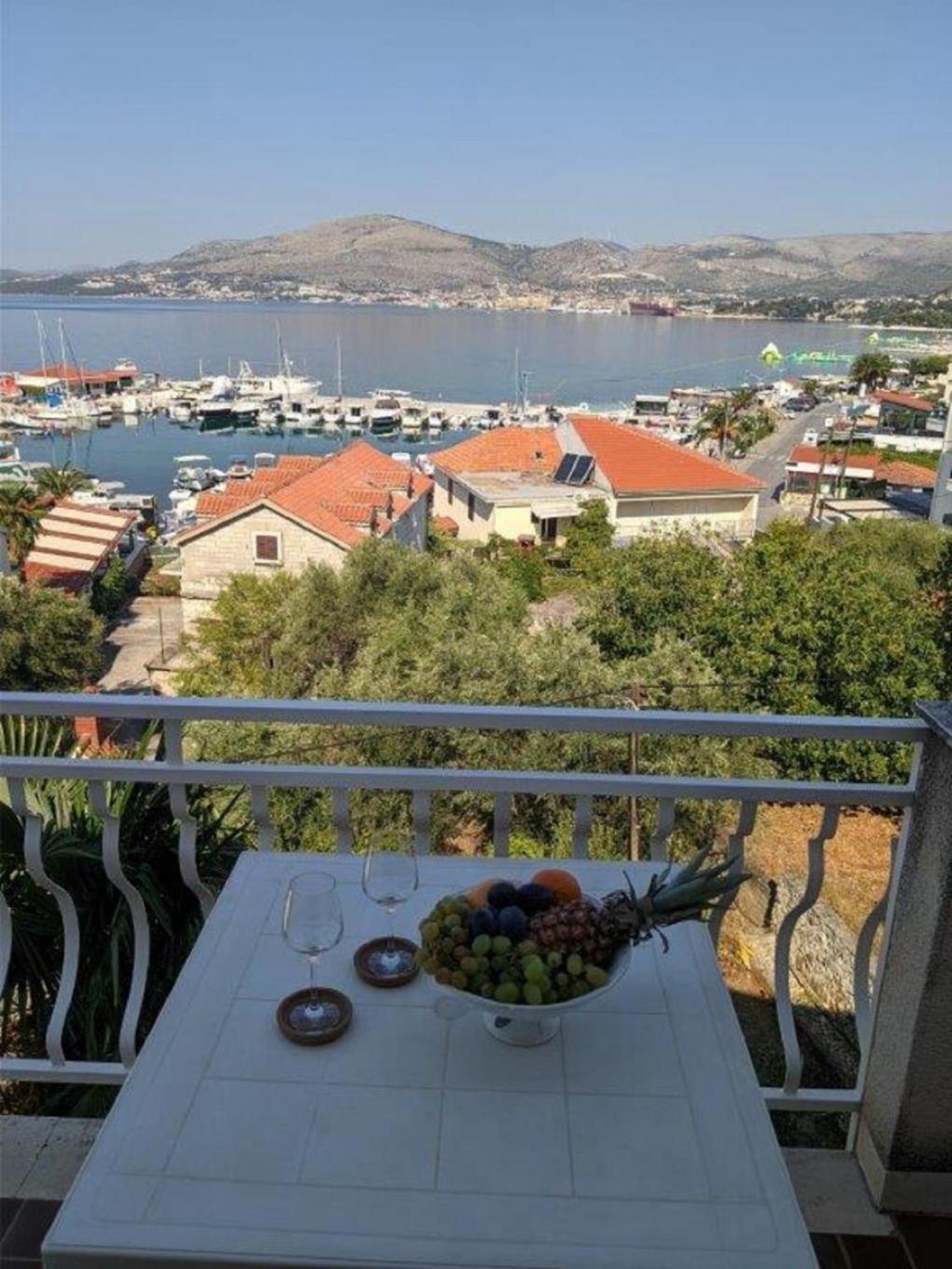 Biserka - 50 M From Apartment