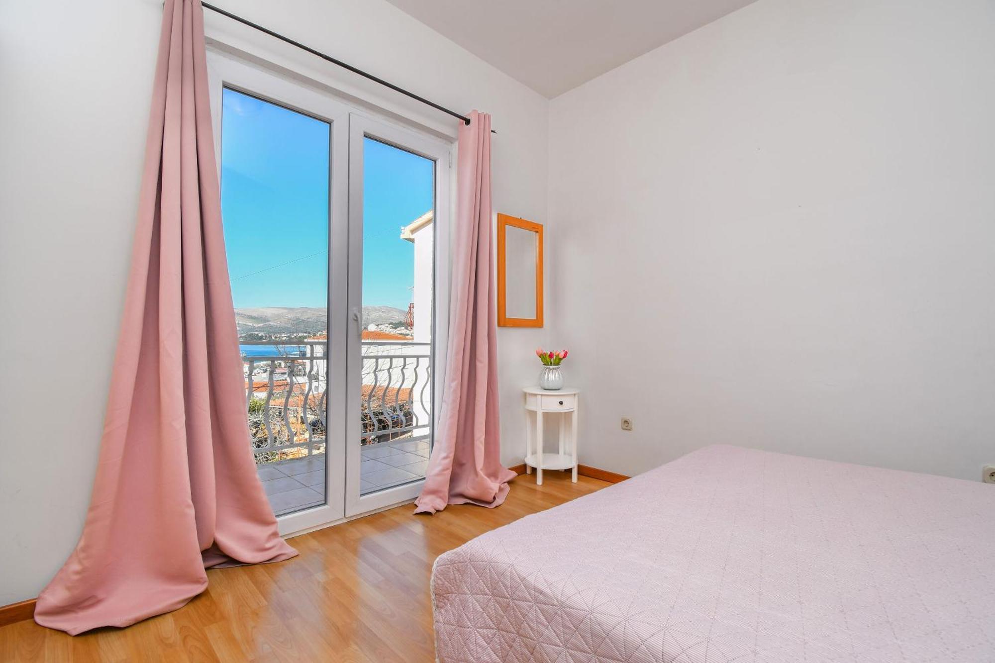 Biserka - 50 M From Apartment *