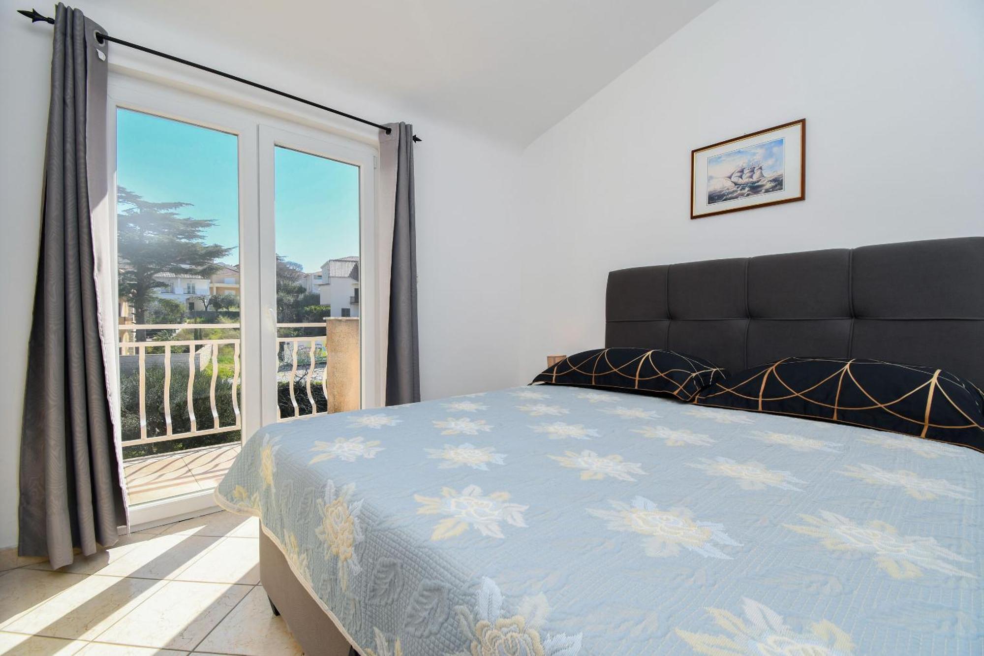 Apartment Biserka - 50 M From *