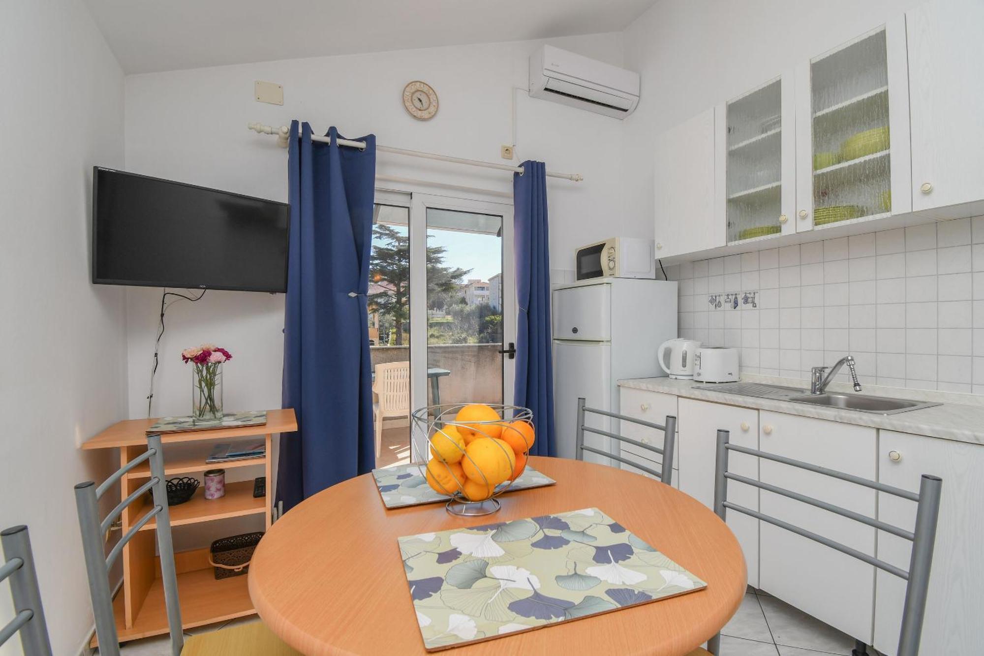 Apartment Biserka - 50 M From