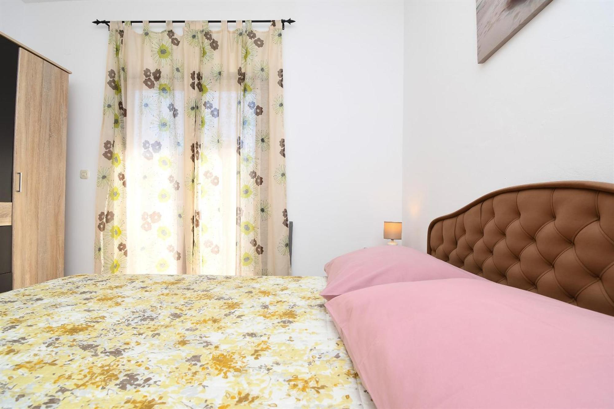 Apartment Biserka - 50 M From *