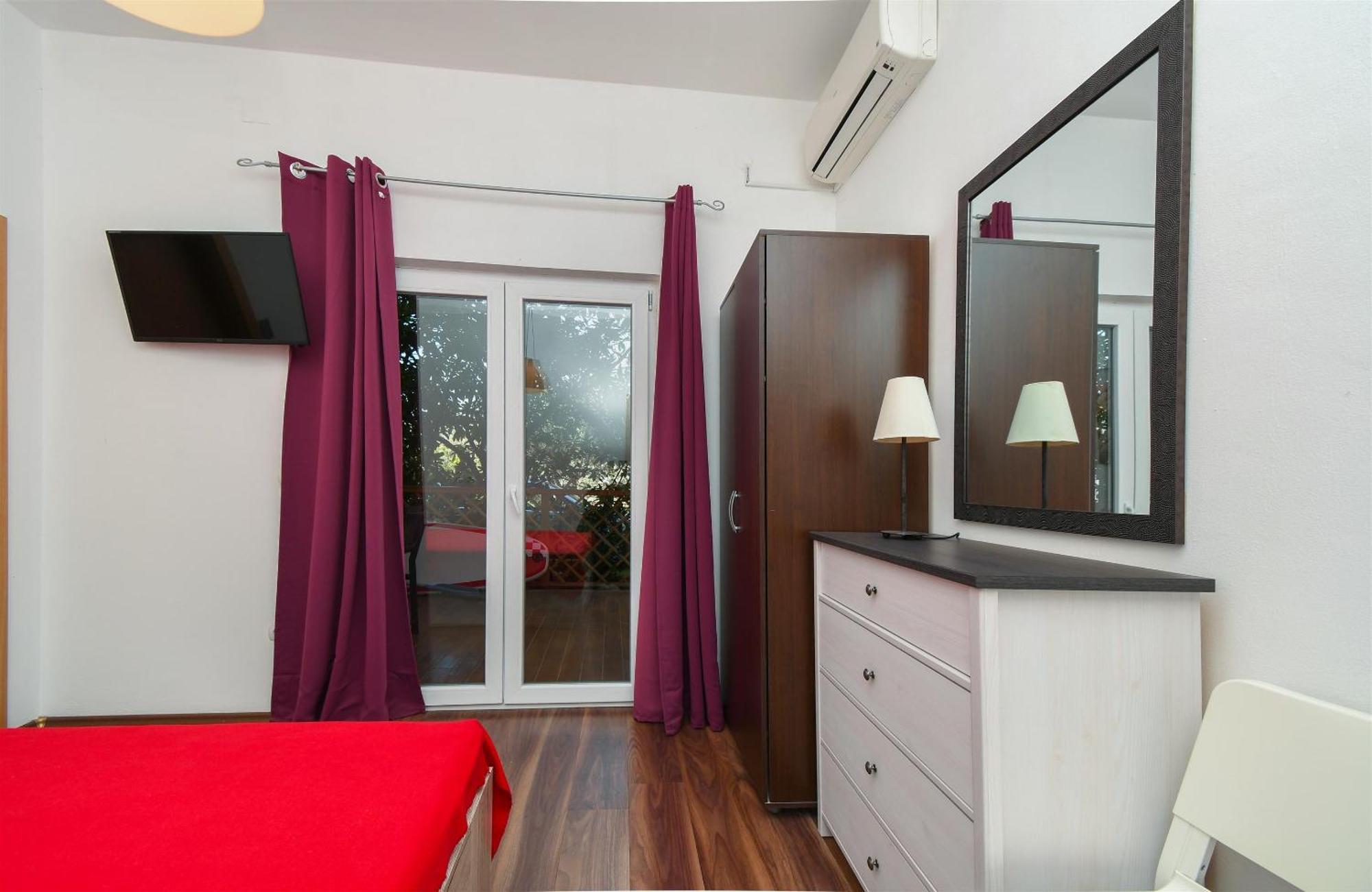 Biserka - 50 M From Apartment Trogir