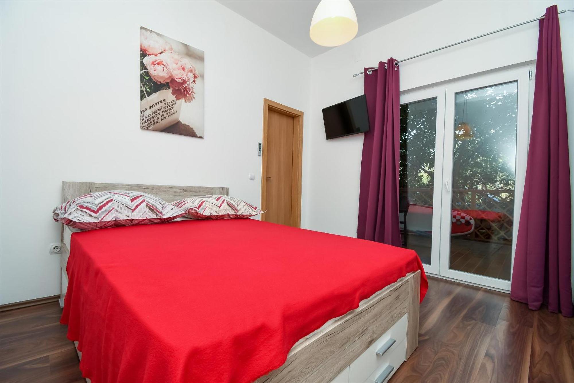 Apartment Biserka - 50 M From