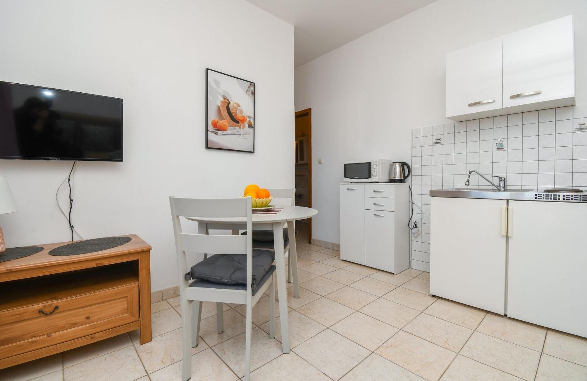 Biserka - 50 M From Apartment
