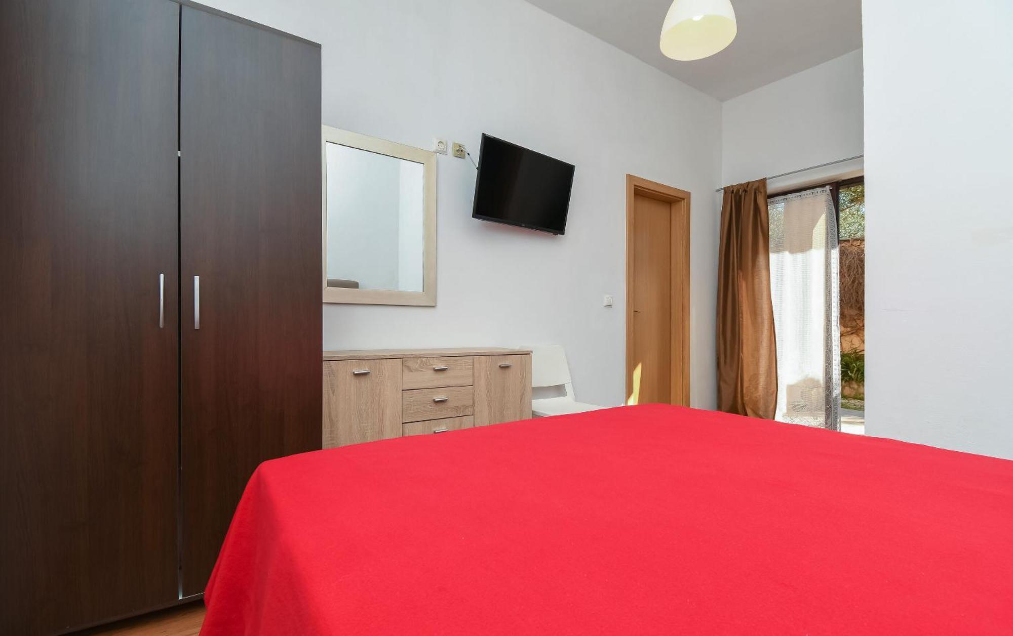 Biserka - 50 M From Apartment