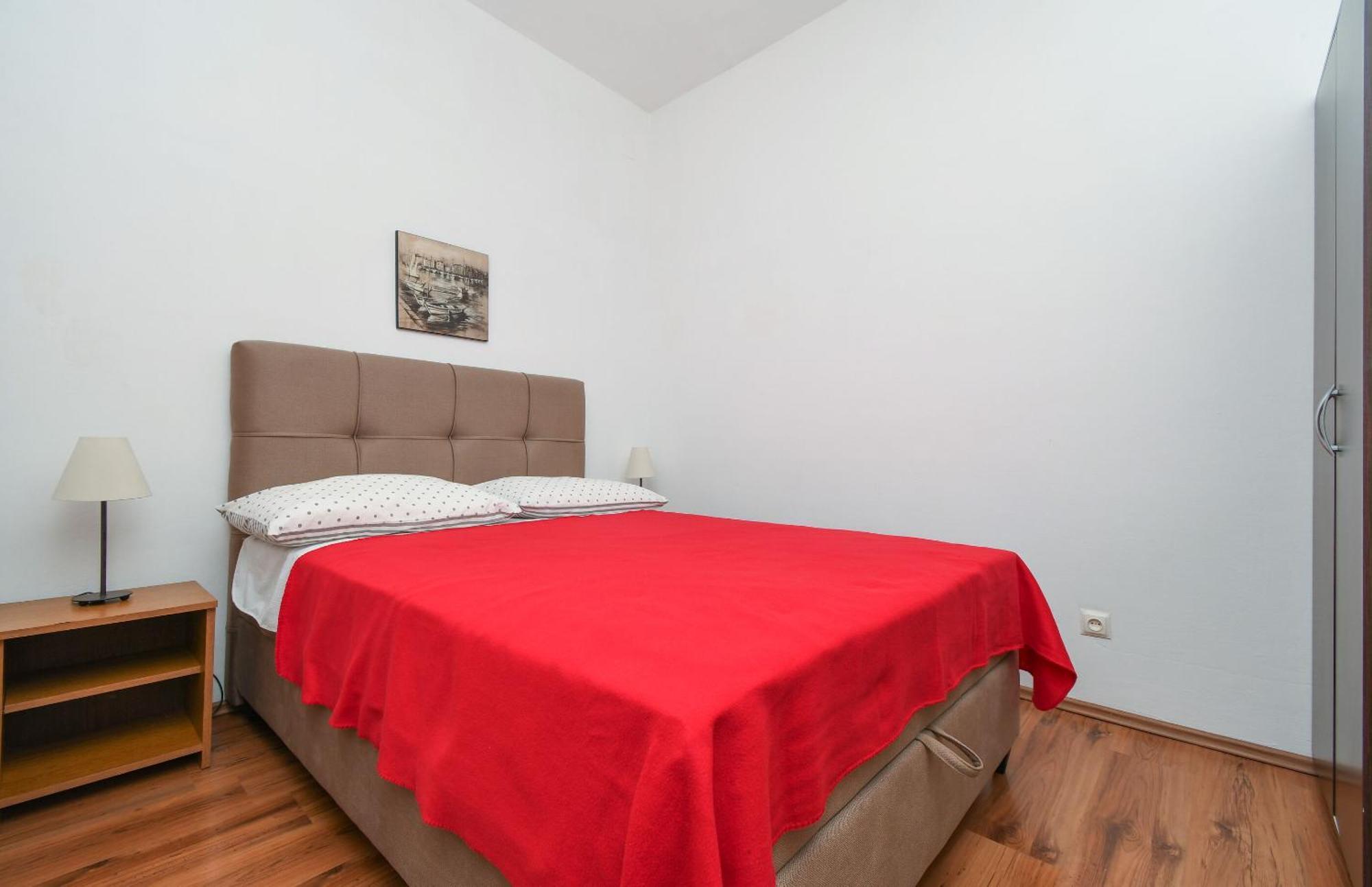 Apartment Biserka - 50 M From