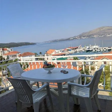 Apartments Biserka - 50 M From Beach Trogir Exterior photo
