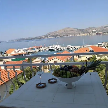Apartments Biserka - 50 M From Beach Trogir Exterior photo