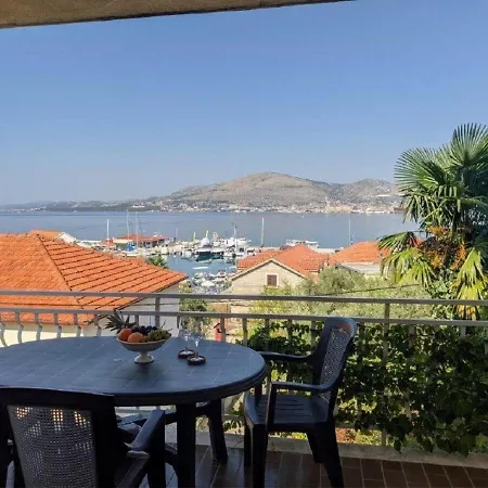 Apartments Biserka - 50 M From Beach Trogir Exterior photo
