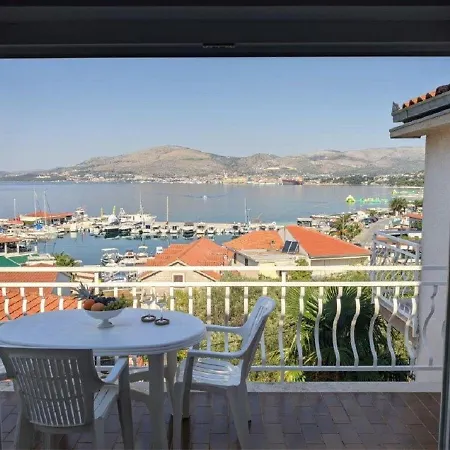 Apartments Biserka - 50 M From Beach Trogir Exterior photo