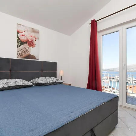 Apartments Biserka - 50 M From Beach Trogir Exterior photo