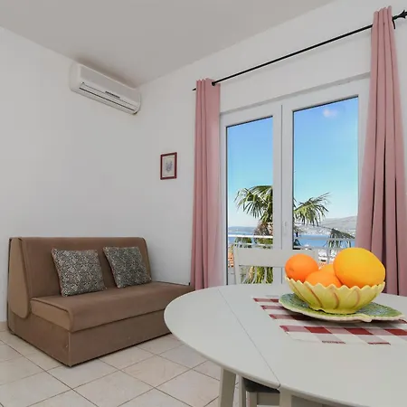 Apartments Biserka - 50 M From Beach Trogir Exterior photo