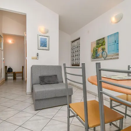 Apartments Biserka - 50 M From Beach Trogir Exterior photo