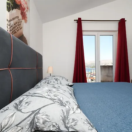 Apartments Biserka - 50 M From Beach Trogir Exterior photo