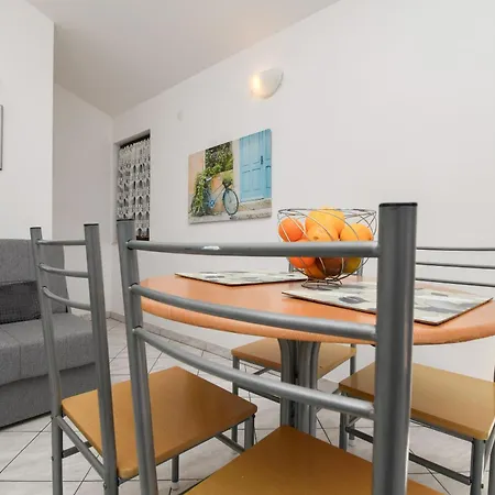 Apartments Biserka - 50 M From Beach Trogir Exterior photo