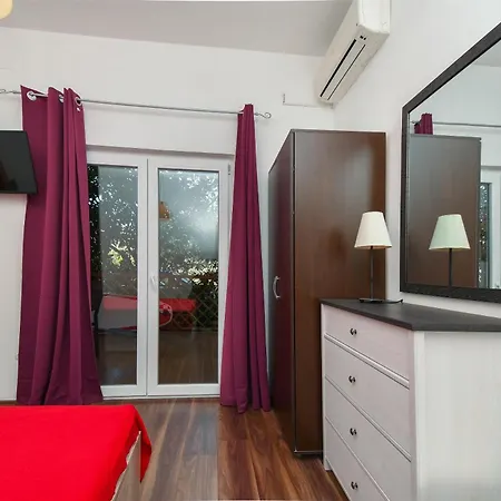 Apartments Biserka - 50 M From Beach Trogir Exterior photo
