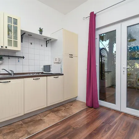 Apartments Biserka - 50 M From Beach Trogir Exterior photo