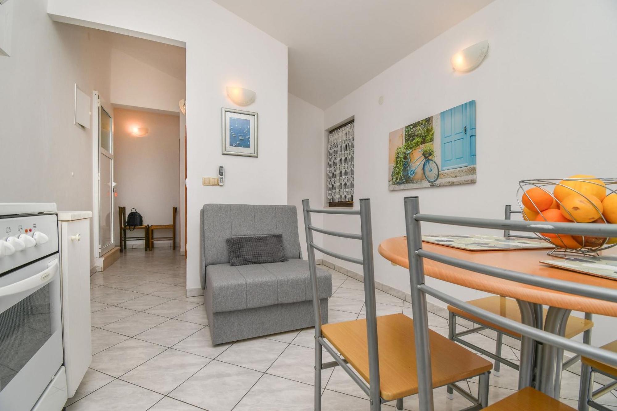 Biserka - 50 M From Apartmán Trogir